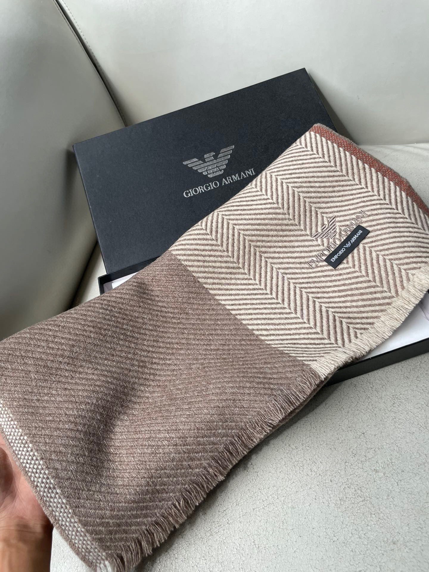 男款人字纹阿玛尼（Arman）披肩且买且珍惜~~男款真的很少，一年也就出几款，都是出口订单所以比较难遇。