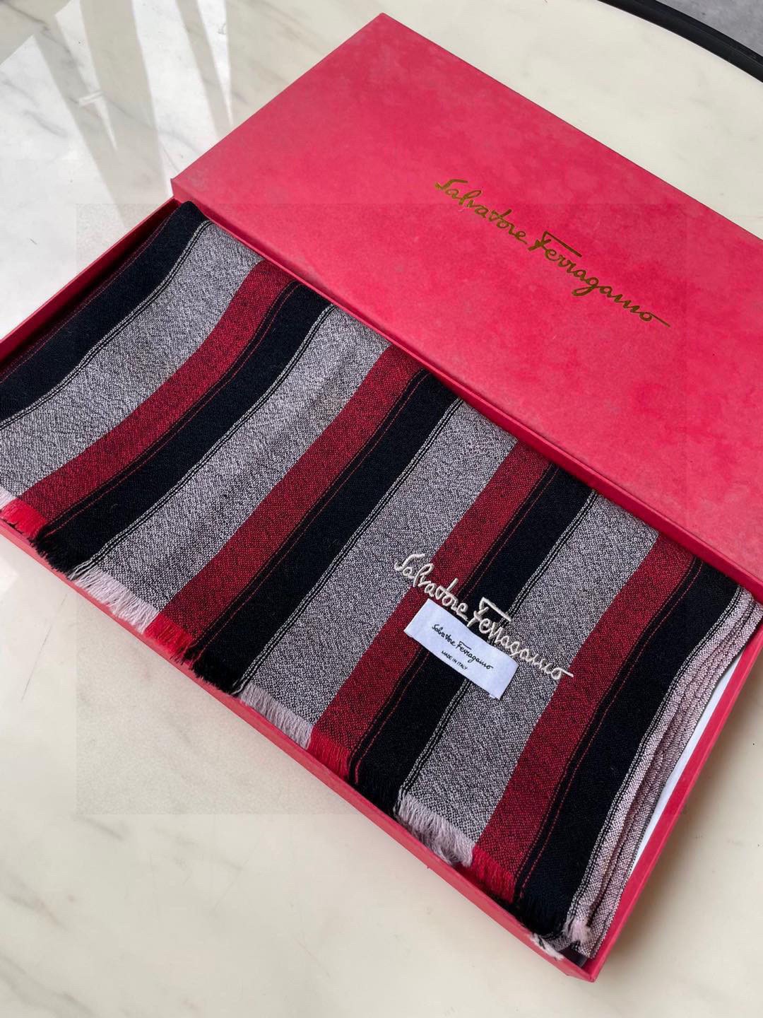 菲拉格慕 男士【原单】高尖端⚠️新品【竖条纹】进口丝羊毛面料♨️高尖端产物⚠️绝对令人尖叫的品质👍时尚大