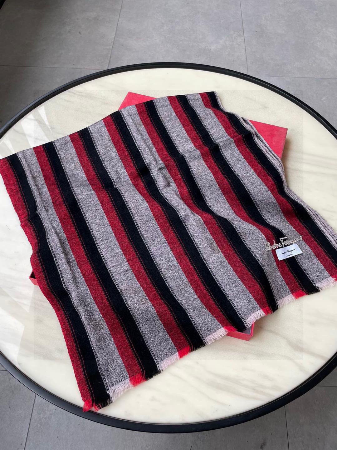 菲拉格慕 男士【原单】高尖端⚠️新品【竖条纹】进口丝羊毛面料♨️高尖端产物⚠️绝对令人尖叫的品质👍时尚大