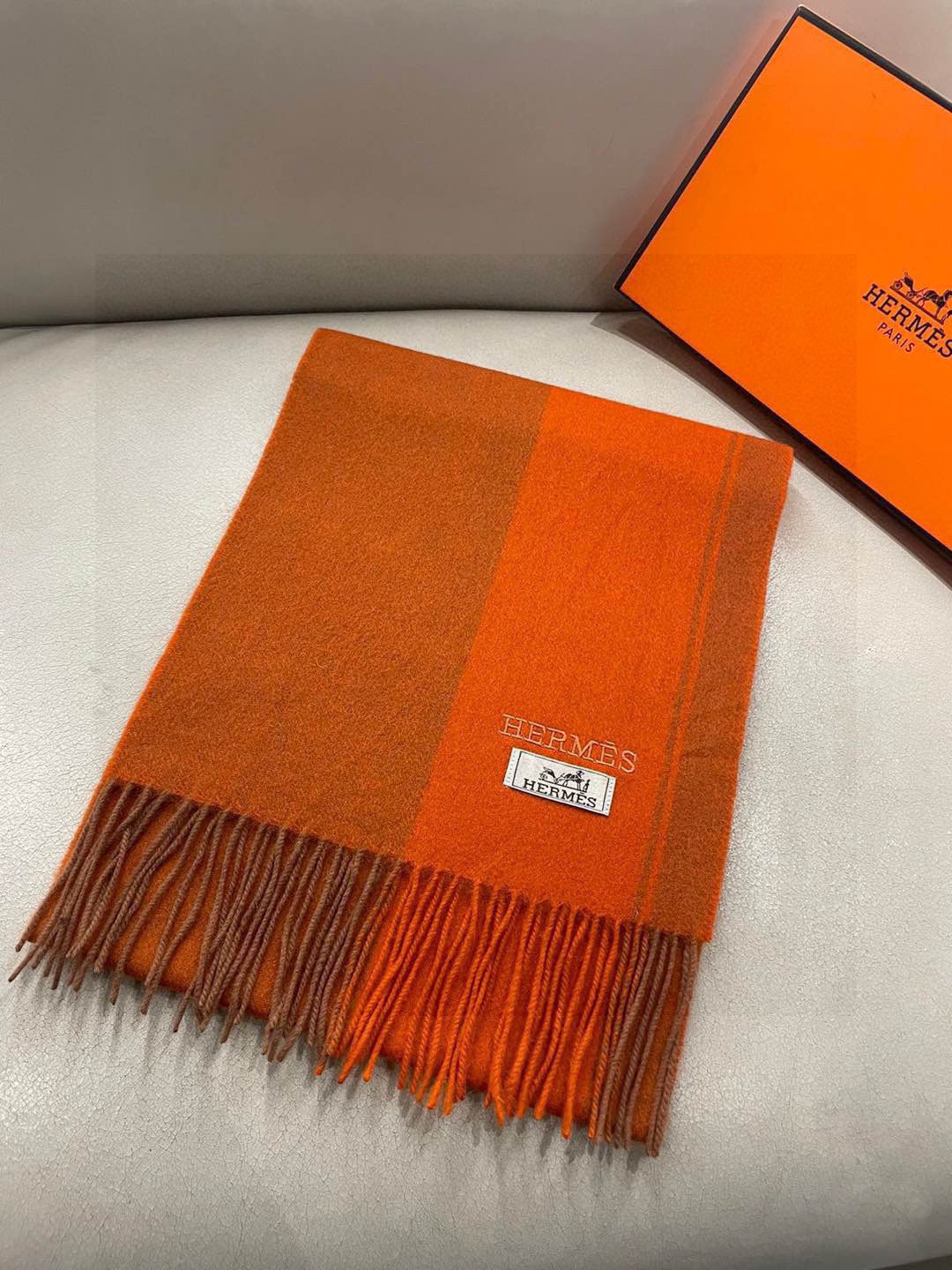 HERMFS【爱马仕】巴黎时装展采用蒙古高原细羊绒！手感满满地都是细腻的绒毛！这个价格绝对百分之百的实惠