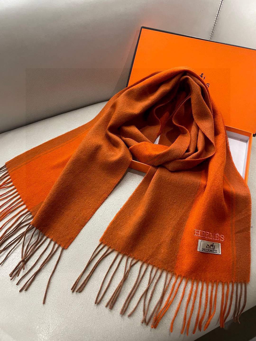 HERMFS【爱马仕】巴黎时装展采用蒙古高原细羊绒！手感满满地都是细腻的绒毛！这个价格绝对百分之百的实惠