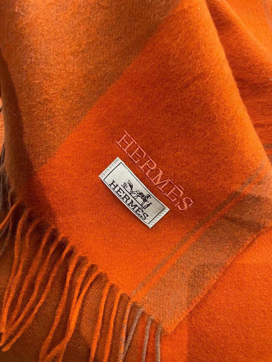 HERMFS【爱马仕】巴黎时装展采用蒙古高原细羊绒！手感满满地都是细腻的绒毛！这个价格绝对百分之百的实惠