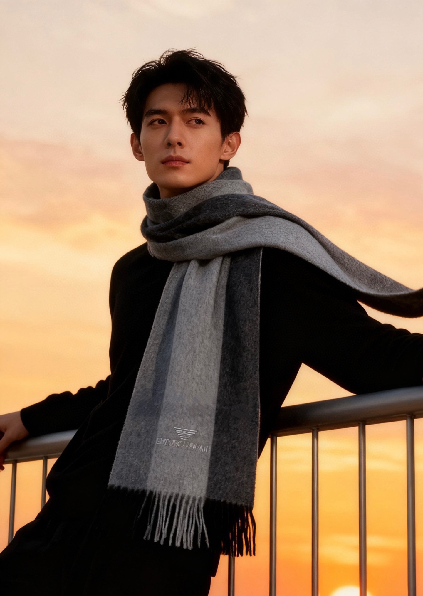 。新款阿玛尼海外专柜条纹拼色最新男士羊羔毛围巾～惊爆上架🎉国内专柜都没上架，从款式到面料都很赞🎻，经典的