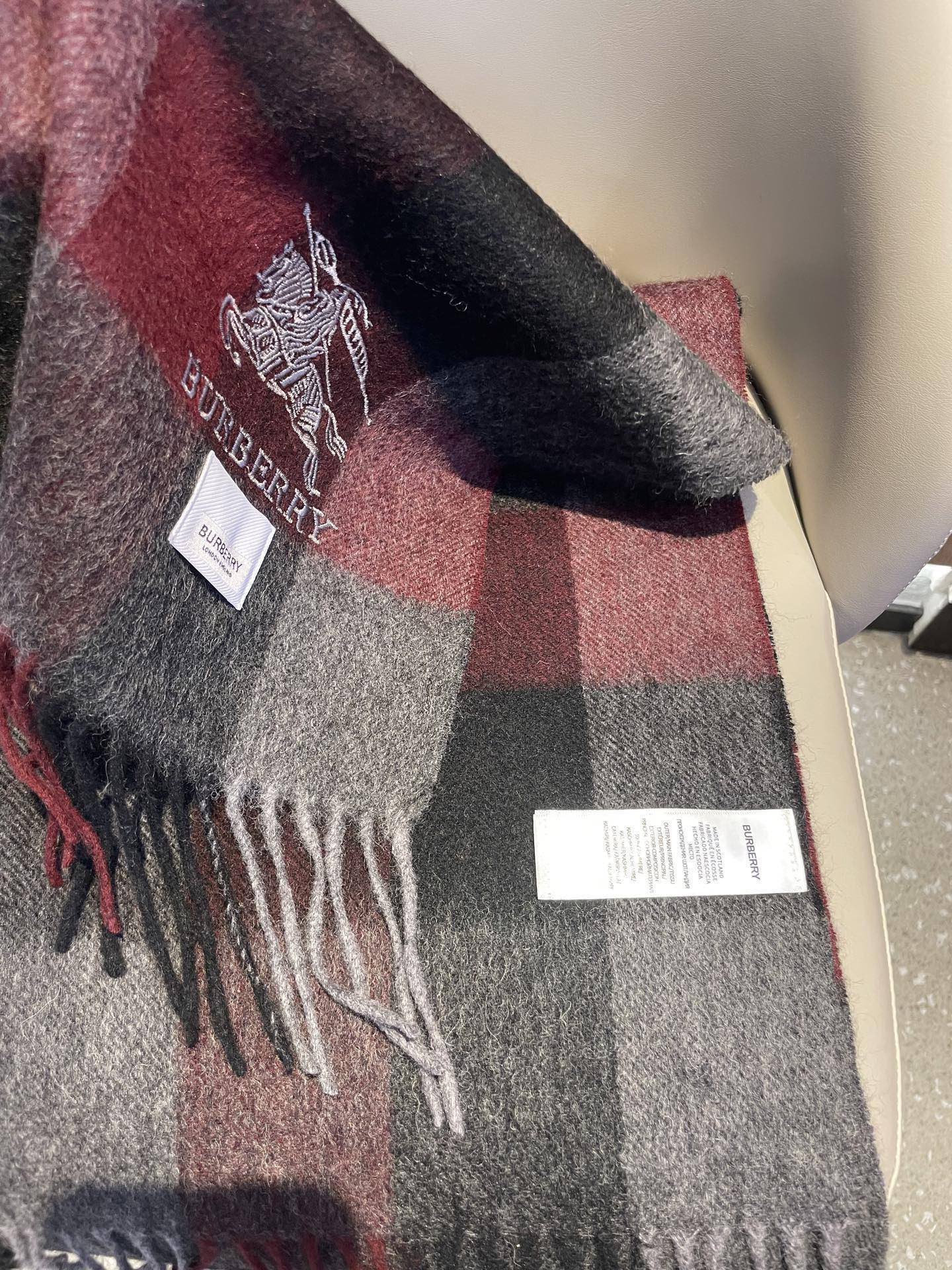 巴宝莉男士格子高级货❗️ 顶级出口尾单战马刺绣👍货不多，下手一定要快，真心美的让人非常非常心动 上身效果