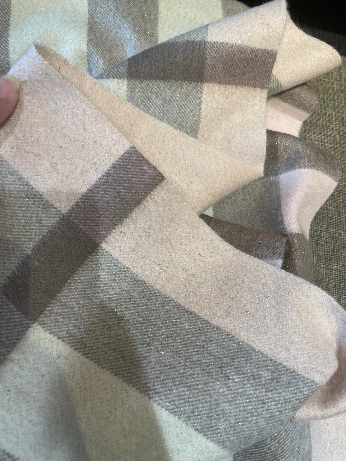 。永不过时的巴宝莉格子万年款，bbr战马刺绣🪡经典【大格金丝线披肩】品质手感好到不行‼️100%羊羔绒♨