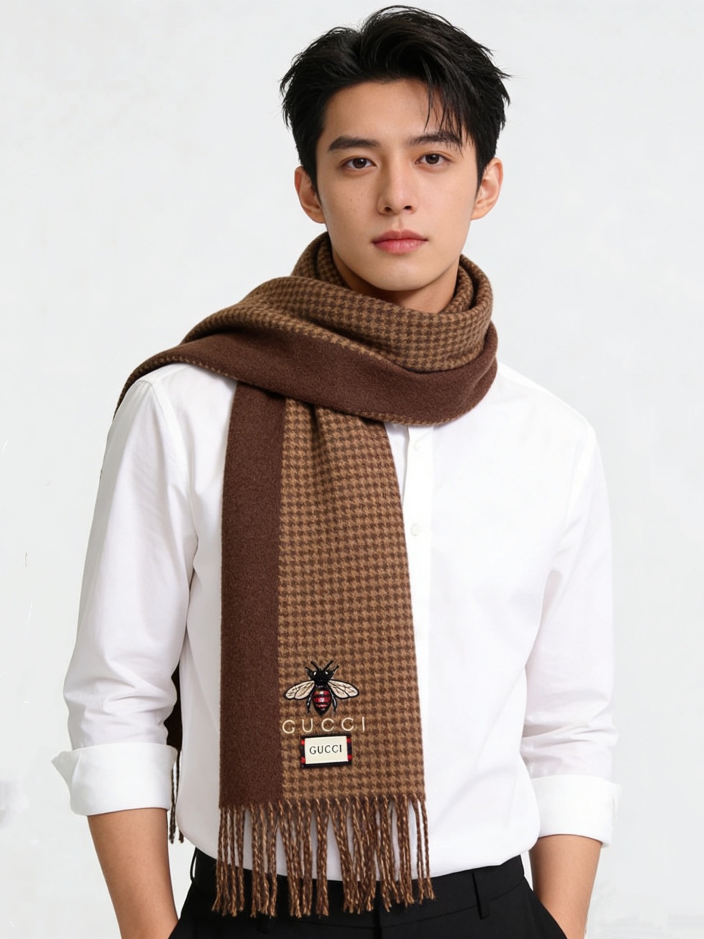 古奇Gucci专柜🐝双面羊绒围巾🧣💪🏻打造今年秋‮最冬‬美的💁 拼色的‮纹条‬设计💋搭配‮下时‬最流行的