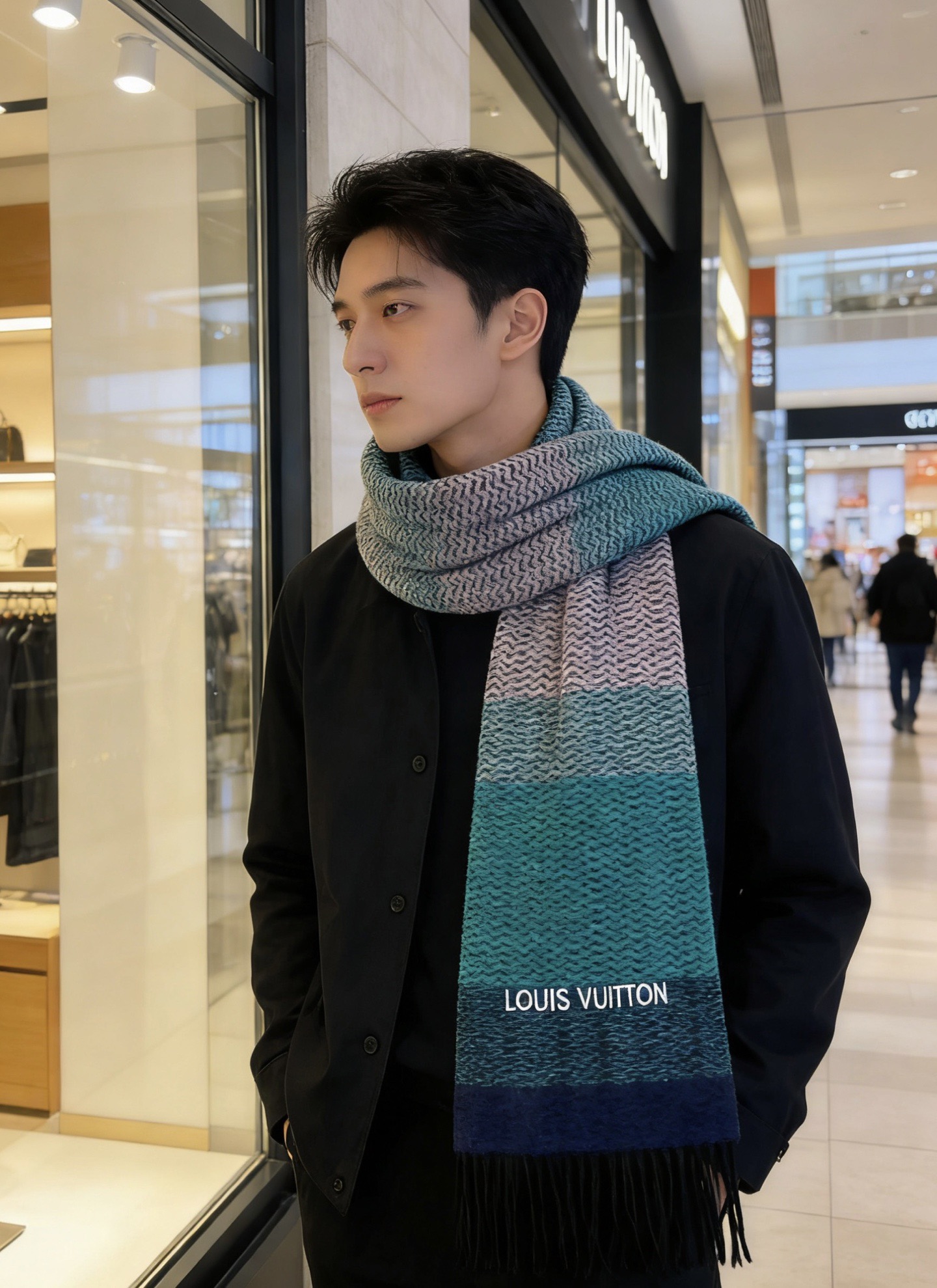 。新款LV海外专柜人字纹羊绒围巾～惊爆上架🎉国内专柜都没上架，从款式到面料都很赞🎻，经典的羊绒拼接图案，