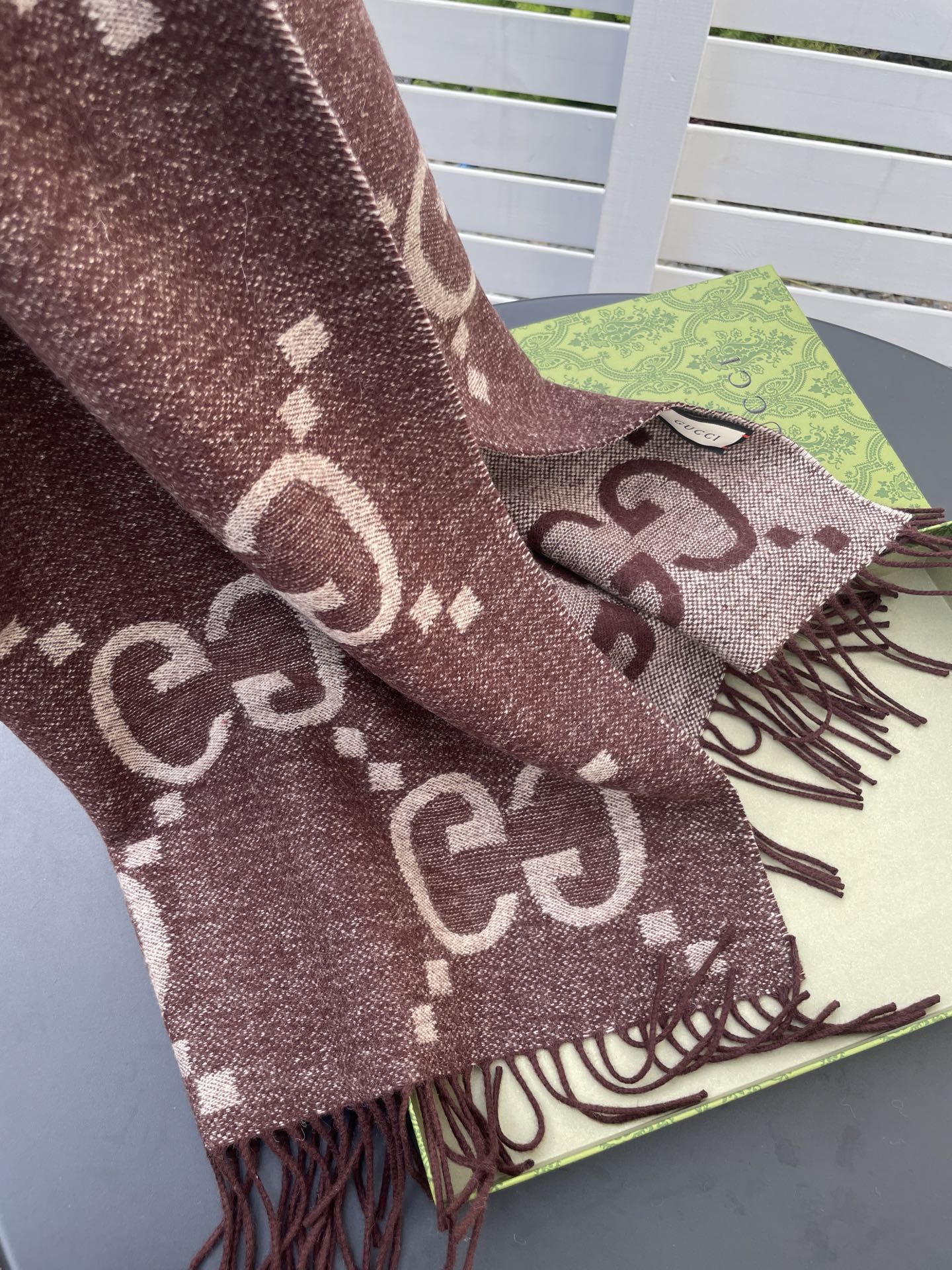 GUCCI（古奇）官网同步！代购级别！最新双面两用古驰围巾，永远加分的G秋冬单品！各种穿衣风格都可以和她