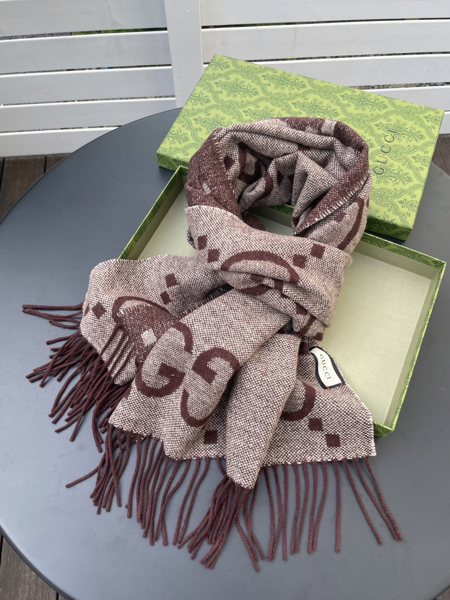 GUCCI（古奇）官网同步！代购级别！最新双面两用古驰围巾，永远加分的G秋冬单品！各种穿衣风格都可以和她