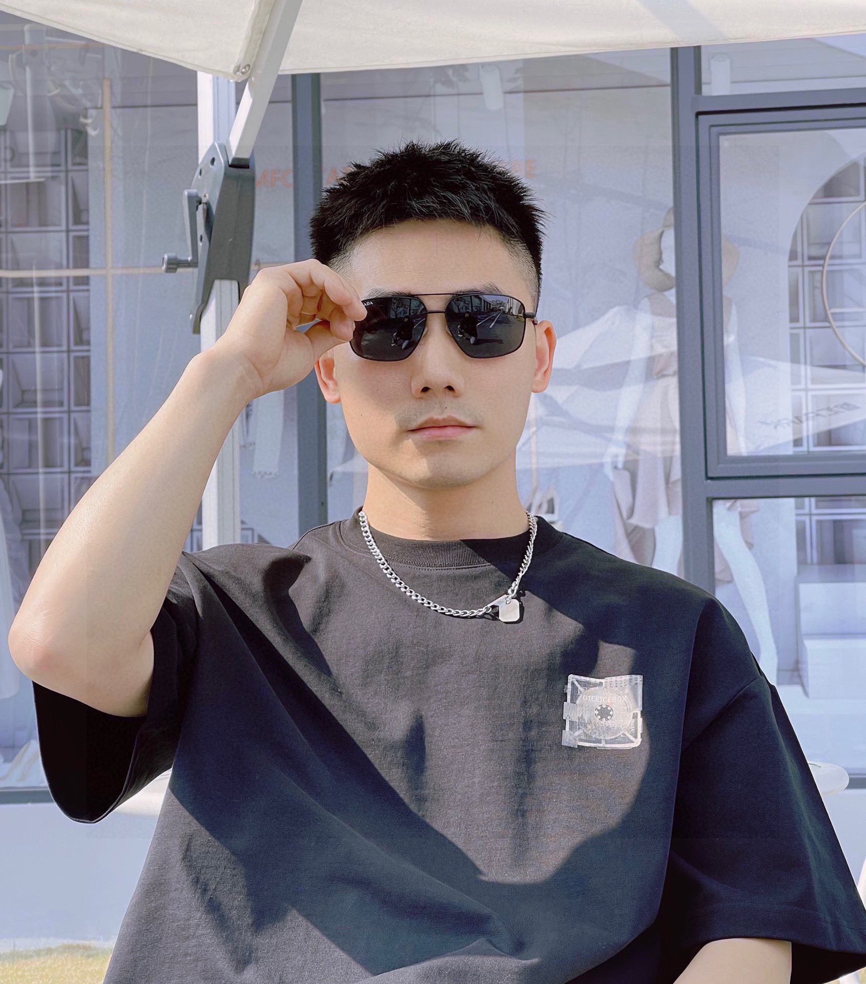 NO:765547,.New brand Prada high-quality men's polarized sunglasses. Material imported Polaroid polarized lenses, stainless steel alloy frames, superb texture, a must-have for men when driving. No. 9889 glasses, sunglasses, sunglasses, glasses, prada, prada19860909.新款品牌普拉达Prada 高品质男士偏光太阳镜 材质进口宝丽来偏光镜片、不锈钢合金镜框,质感超赞,男士开车必备品.编号9889眼镜墨镜太阳镜,眼镜,prada,prada,glasses