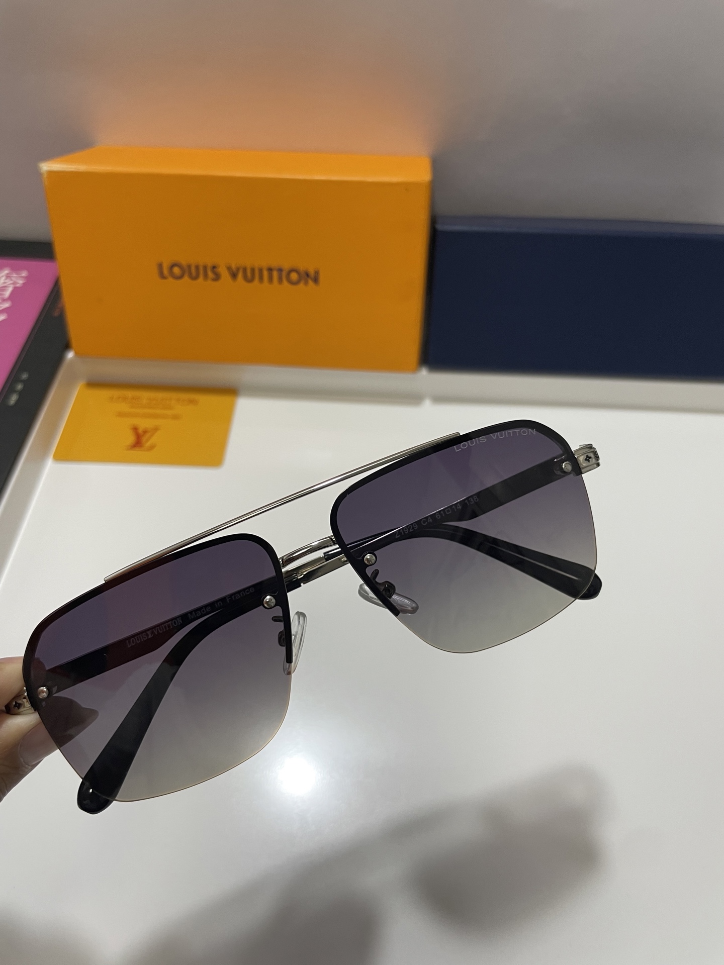 Солнцезащитные очки Louis Vuitton с поляризацией