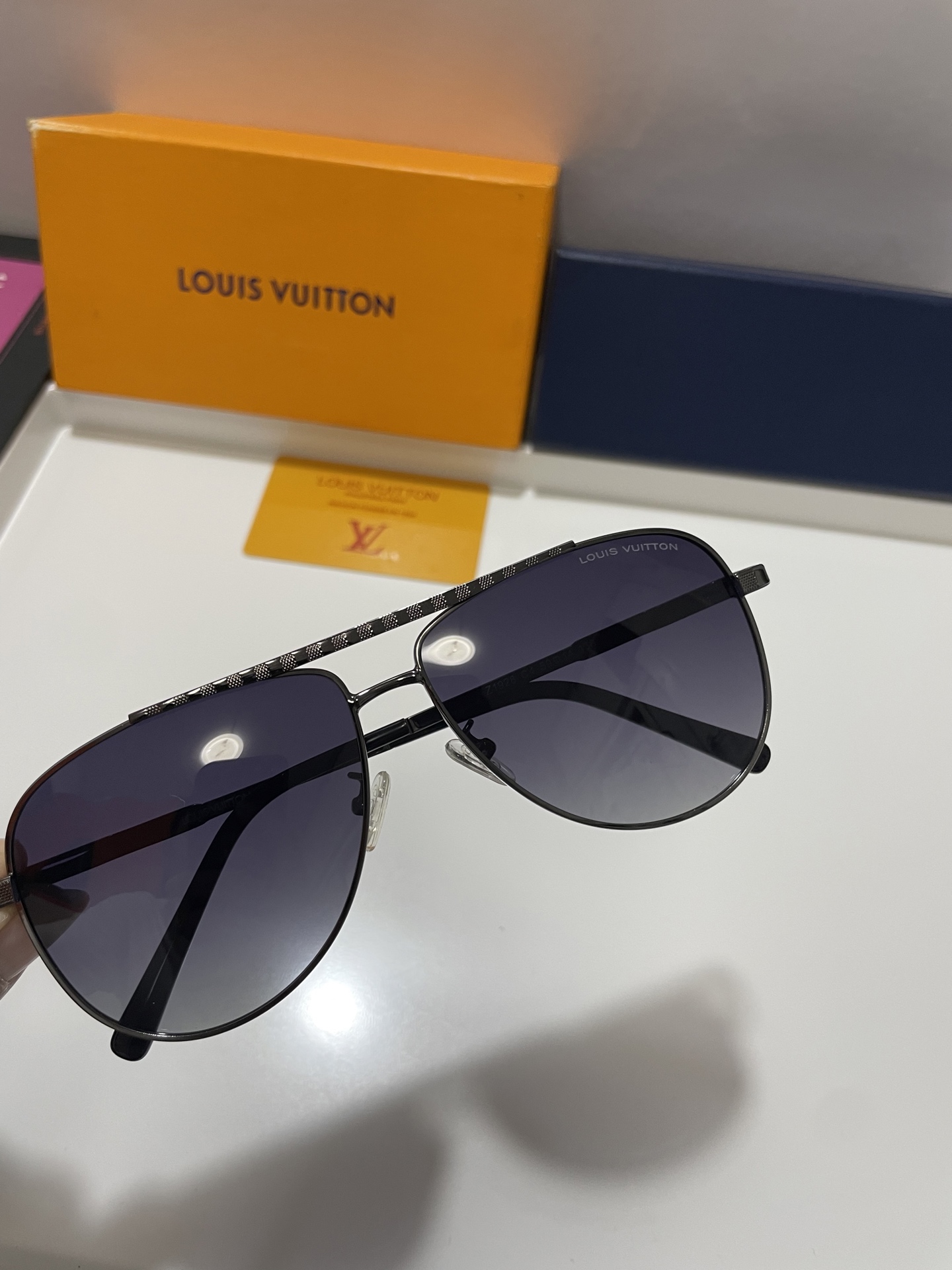 Солнечные очки Louis Vuitton, поляризационные