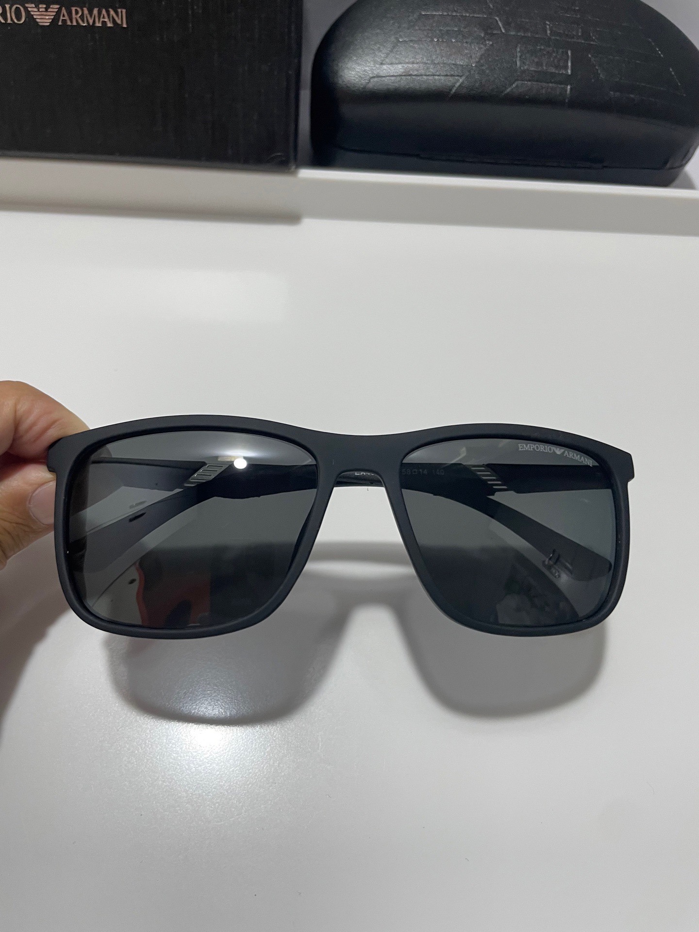 Солнцезащитные очки Emporio Armani