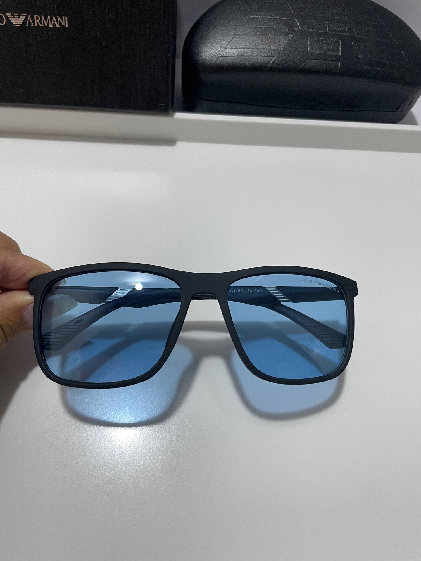 Мужские солнцезащитные очки Emporio Armani