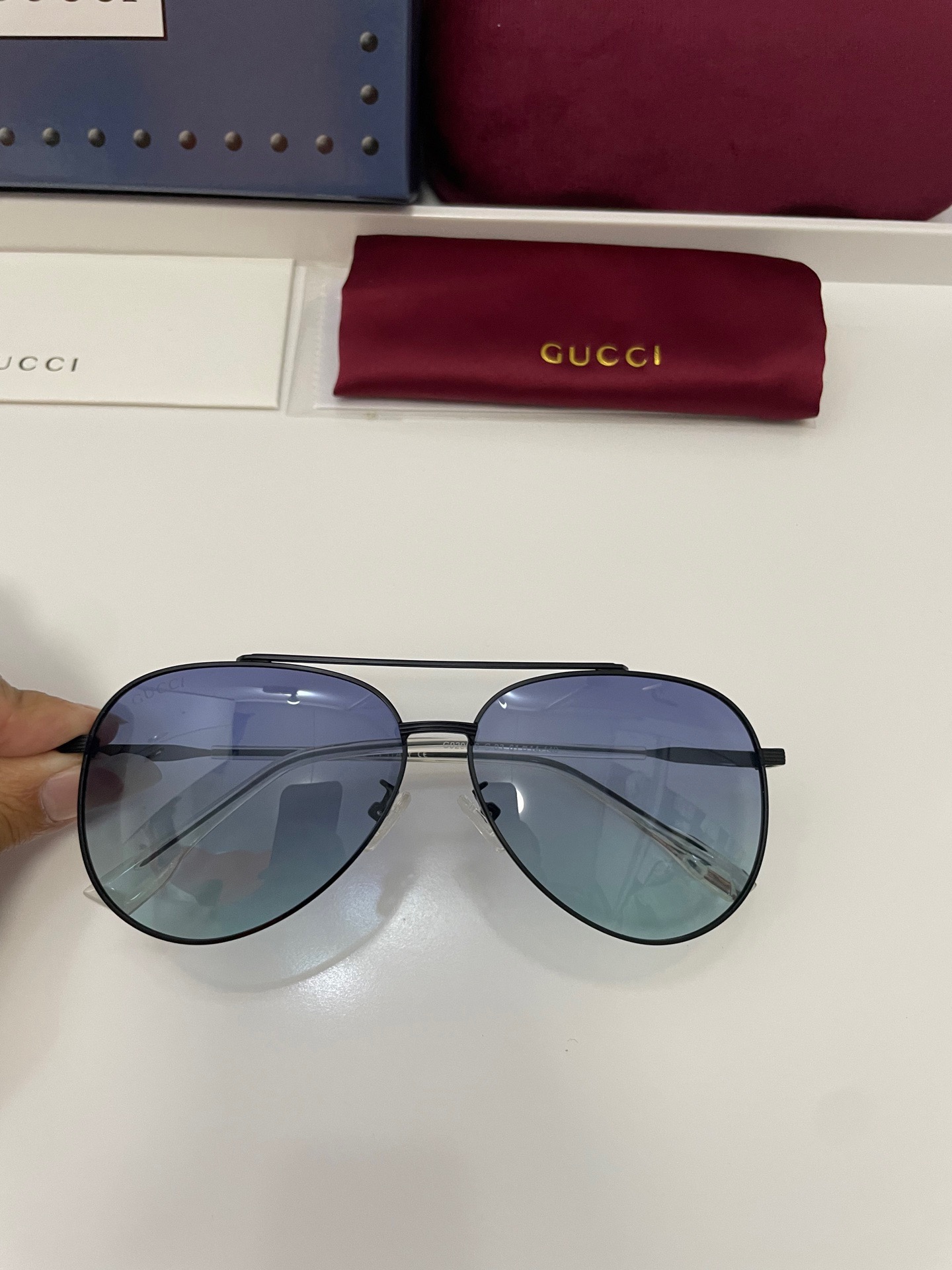 Солнцезащитные очки в стиле авиаторы Gucci