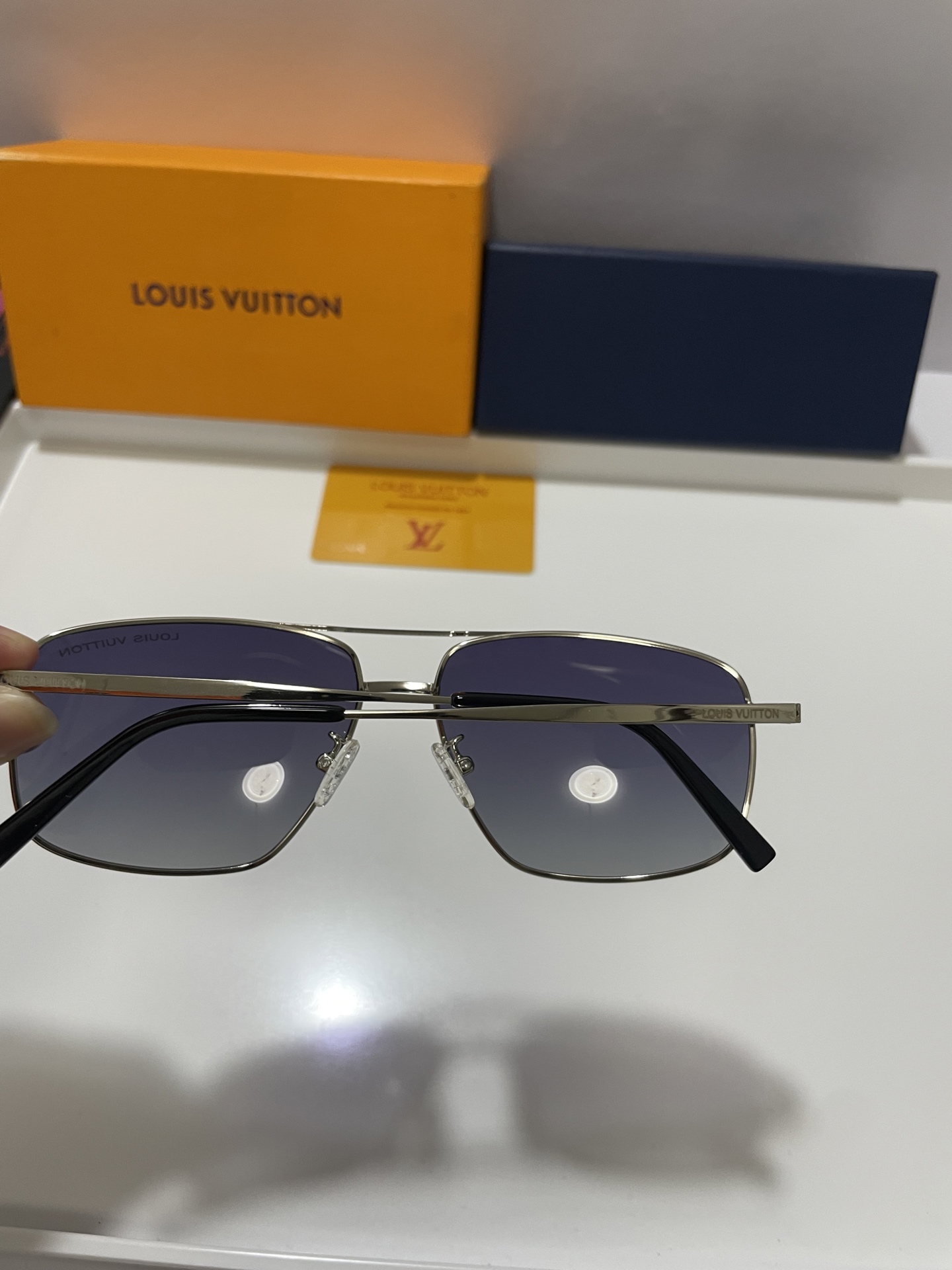 Солнцезащитные очки Louis Vuitton унисекс поляризованные