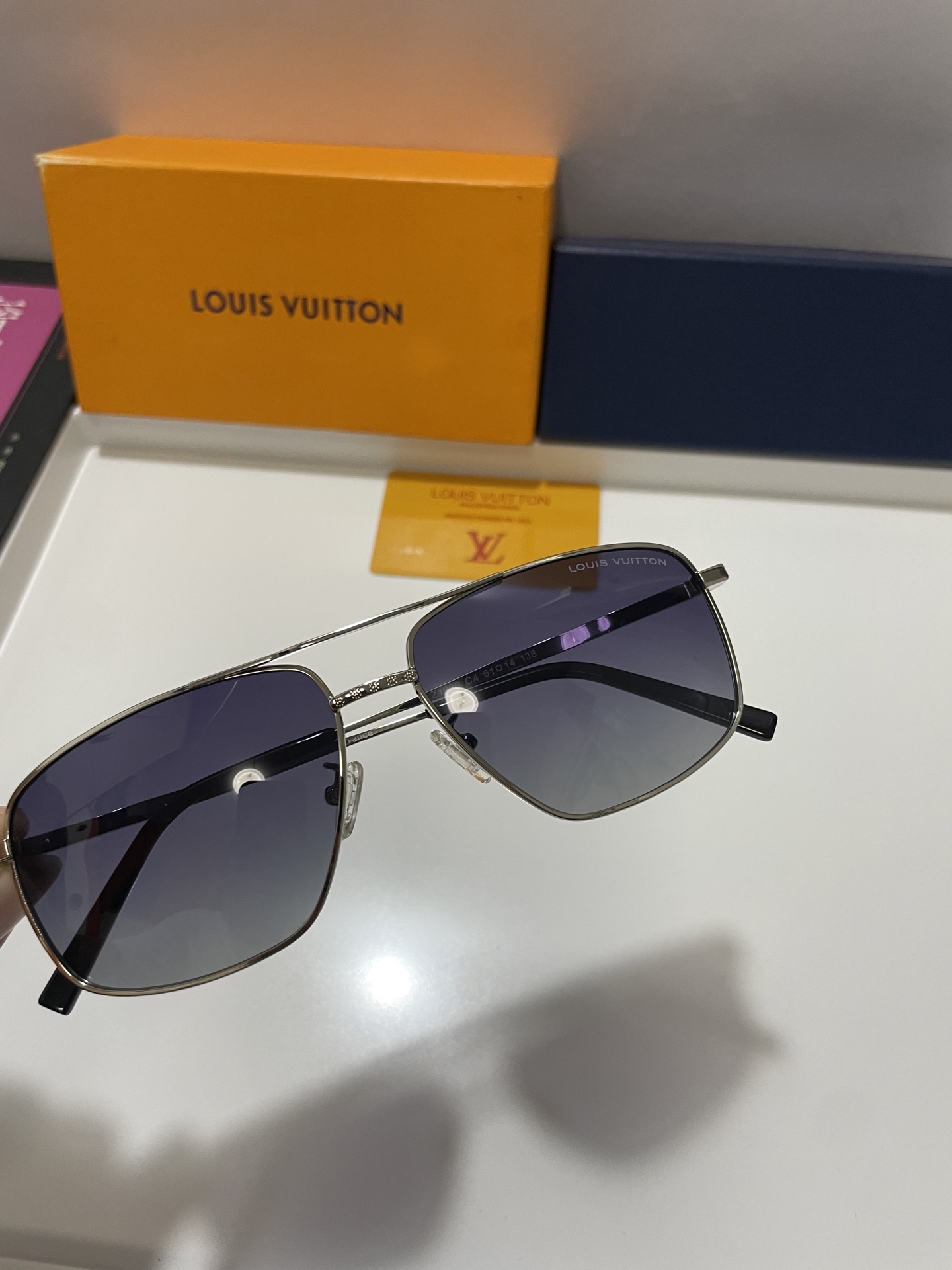Солнцезащитные очки Louis Vuitton унисекс поляризованные