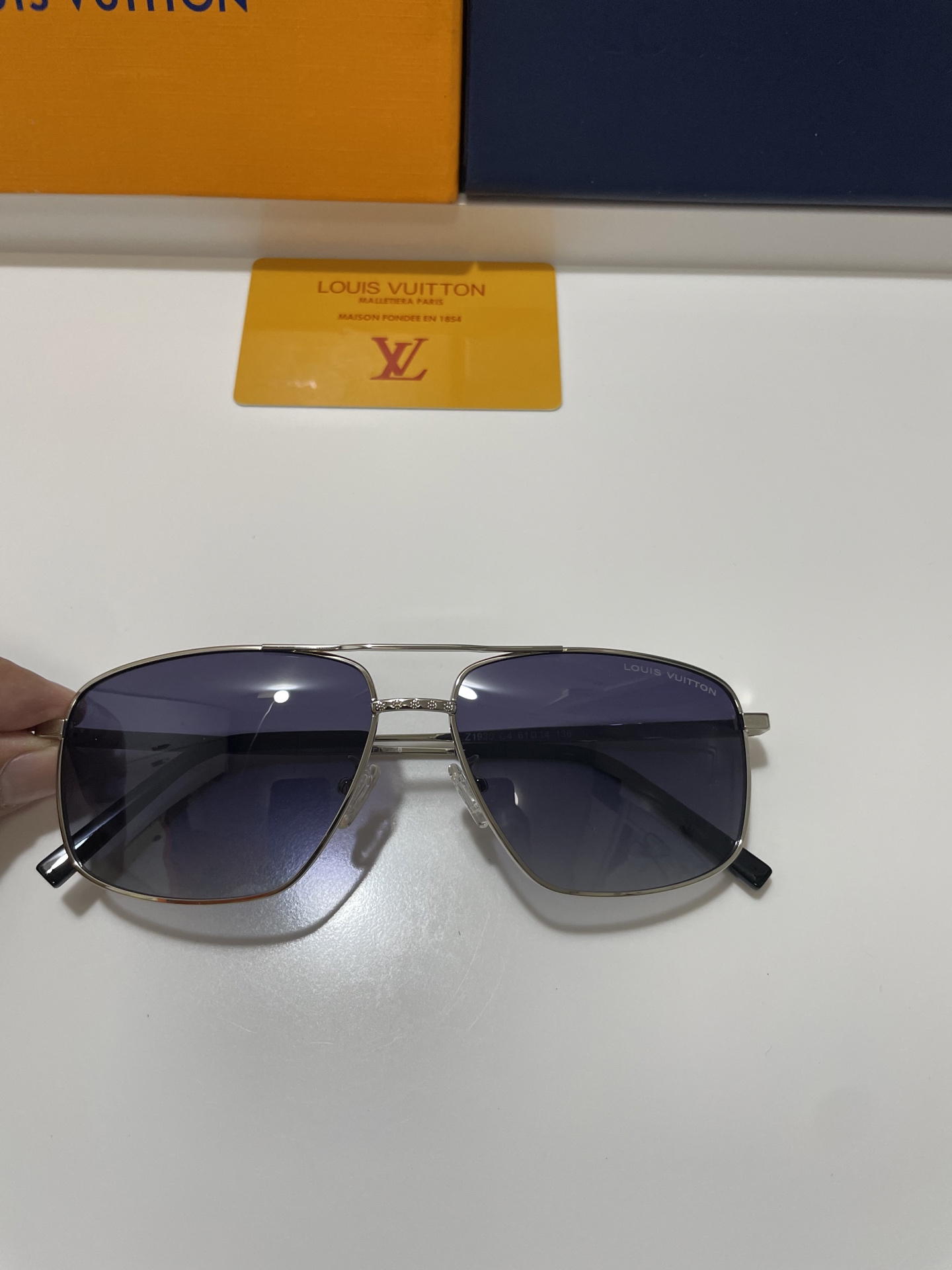 Солнцезащитные очки Louis Vuitton унисекс поляризованные