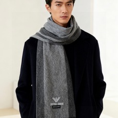 阿玛尼海外专柜条纹拼色最新男士羊羔毛围巾~惊爆上架🎉国内专柜都没上架,从款式到面料都很赞🎻,经典的条纹图案,难得少见的羊 阿玛尼海外专柜条纹拼色最新男士羊羔毛围巾~惊爆上架🎉国内专柜都没上架,从款式到面料都很赞🎻,经典的条纹图案,难得少见的羊