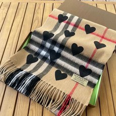🆕【Bur · 经典♥️桃心】一年四季皆可使用的单品,而且是衣柜不止一条的专属,出镜率No. 1,巴宝莉羊绒围巾奉上无论 🆕【Bur · 经典♥️桃心】一年四季皆可使用的单品,而且是衣柜不止一条的专属,出镜率No. 1,巴宝莉羊绒围巾奉上无论