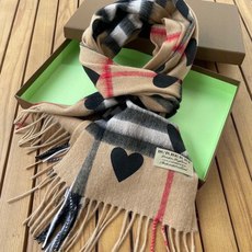 🆕【Bur · 经典♥️桃心】一年四季皆可使用的单品,而且是衣柜不止一条的专属,出镜率No. 1,巴宝莉羊绒围巾奉上无论 🆕【Bur · 经典♥️桃心】一年四季皆可使用的单品,而且是衣柜不止一条的专属,出镜率No. 1,巴宝莉羊绒围巾奉上无论