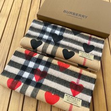 🆕【Bur · 经典♥️桃心】一年四季皆可使用的单品,而且是衣柜不止一条的专属,出镜率No. 1,巴宝莉羊绒围巾奉上无论 🆕【Bur · 经典♥️桃心】一年四季皆可使用的单品,而且是衣柜不止一条的专属,出镜率No. 1,巴宝莉羊绒围巾奉上无论