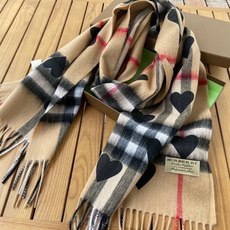 🆕【Bur · 经典♥️桃心】一年四季皆可使用的单品,而且是衣柜不止一条的专属,出镜率No. 1,巴宝莉羊绒围巾奉上无论 🆕【Bur · 经典♥️桃心】一年四季皆可使用的单品,而且是衣柜不止一条的专属,出镜率No. 1,巴宝莉羊绒围巾奉上无论