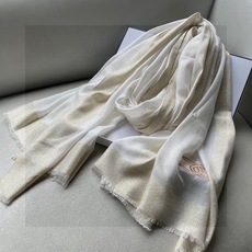 香奈儿顶级旷世绝美👼,👏小香风绝美百搭款💋专柜限量哦‼有钱都很难订到💛💙💜顶级纯羊绒,品质上乘✨精美LOGO刺绣送人自用 香奈儿顶级旷世绝美👼,👏小香风绝美百搭款💋专柜限量哦‼有钱都很难订到💛💙💜顶级纯羊绒,品质上乘✨精美LOGO刺绣送人自用