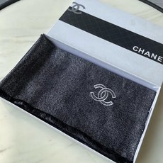 香奈儿chanel顶级旷世绝美👼,👏小香风绝美百搭款💋专柜限量哦‼有钱都很难订到💛💙💜顶级纯羊绒,品质上乘✨精美LOGO 香奈儿chanel顶级旷世绝美👼,👏小香风绝美百搭款💋专柜限量哦‼有钱都很难订到💛💙💜顶级纯羊绒,品质上乘✨精美LOGO