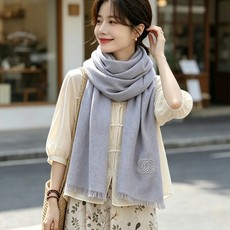 香奈儿chanel顶级旷世绝美👼,👏小香风绝美百搭款💋专柜限量哦‼有钱都很难订到💛💙💜顶级纯羊绒,品质上乘✨精美LOGO 香奈儿chanel顶级旷世绝美👼,👏小香风绝美百搭款💋专柜限量哦‼有钱都很难订到💛💙💜顶级纯羊绒,品质上乘✨精美LOGO