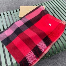 ☀️巴宝莉经典格子万年款,bbr战马刺绣🪡经典【大格披肩】品质手感好到不行‼️100%羊羔绒♨️高尖端产物⚠️绝对令人尖 ☀️巴宝莉经典格子万年款,bbr战马刺绣🪡经典【大格披肩】品质手感好到不行‼️100%羊羔绒♨️高尖端产物⚠️绝对令人尖