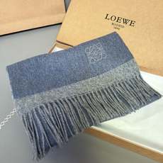 新款Loewe罗意威新品多色拼接围巾❗️斯德哥尔摩的温暖色彩,第一眼便爱上,超高颜值,梦幻配色❗️Loewe的围巾总是让 新款Loewe罗意威新品多色拼接围巾❗️斯德哥尔摩的温暖色彩,第一眼便爱上,超高颜值,梦幻配色❗️Loewe的围巾总是让
