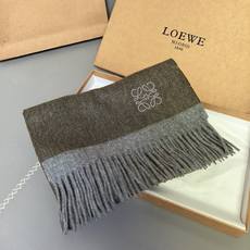 新款Loewe罗意威新品多色拼接围巾❗️斯德哥尔摩的温暖色彩,第一眼便爱上,超高颜值,梦幻配色❗️Loewe的围巾总是让 新款Loewe罗意威新品多色拼接围巾❗️斯德哥尔摩的温暖色彩,第一眼便爱上,超高颜值,梦幻配色❗️Loewe的围巾总是让