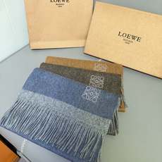 新款Loewe罗意威新品多色拼接围巾❗️斯德哥尔摩的温暖色彩,第一眼便爱上,超高颜值,梦幻配色❗️Loewe的围巾总是让 新款Loewe罗意威新品多色拼接围巾❗️斯德哥尔摩的温暖色彩,第一眼便爱上,超高颜值,梦幻配色❗️Loewe的围巾总是让