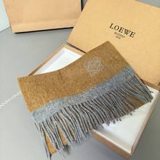 新款Loewe罗意威新品多色拼接围巾❗️斯德哥尔摩的温暖色彩,第一眼便爱上,超高颜值,梦幻配色❗️Loewe的围巾总是让 新款Loewe罗意威新品多色拼接围巾❗️斯德哥尔摩的温暖色彩,第一眼便爱上,超高颜值,梦幻配色❗️Loewe的围巾总是让