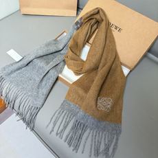 新款Loewe罗意威新品多色拼接围巾❗️斯德哥尔摩的温暖色彩,第一眼便爱上,超高颜值,梦幻配色❗️Loewe的围巾总是让 新款Loewe罗意威新品多色拼接围巾❗️斯德哥尔摩的温暖色彩,第一眼便爱上,超高颜值,梦幻配色❗️Loewe的围巾总是让