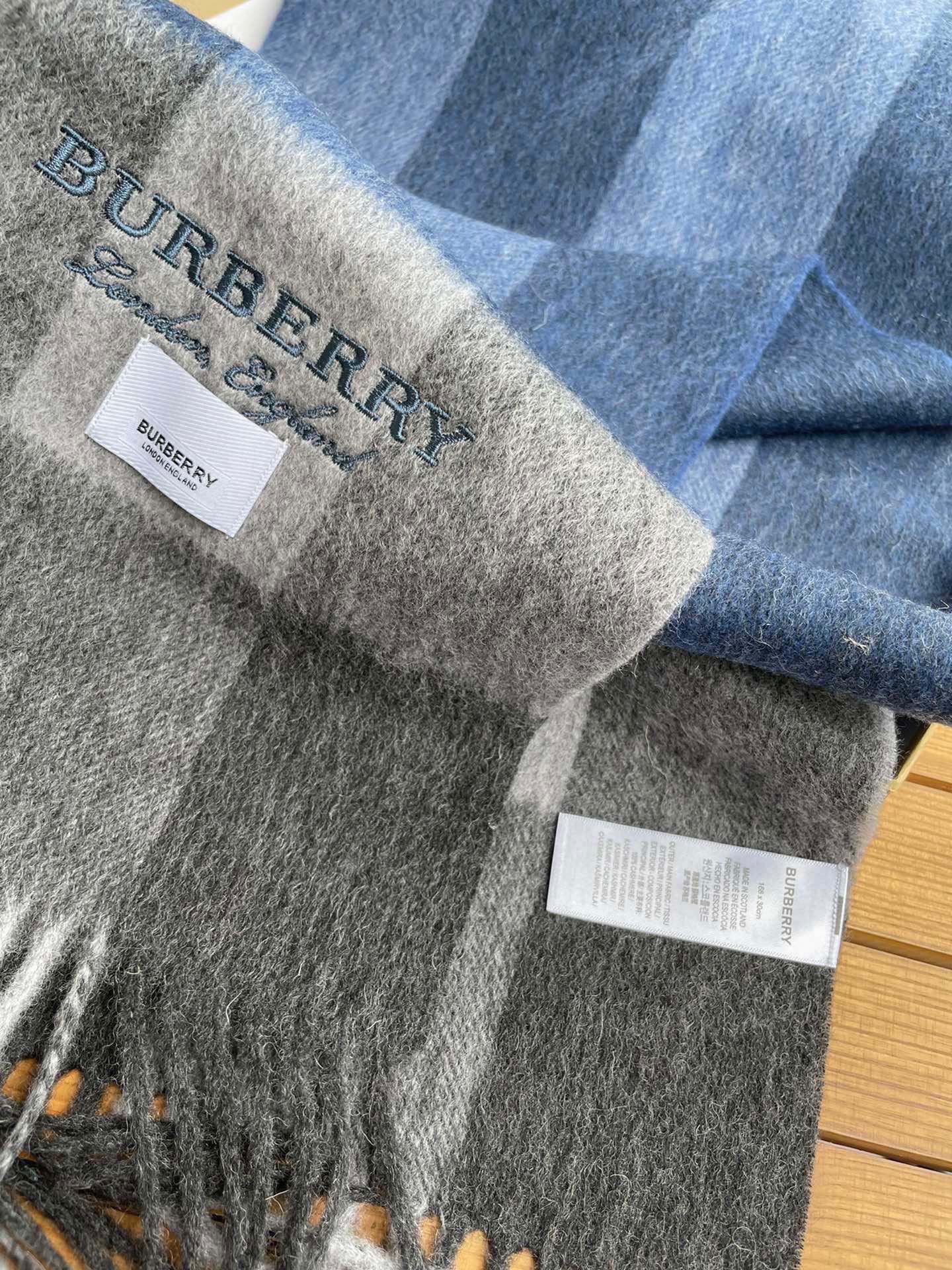 新款巴宝莉BURBERRY字母专柜款❗️ 顶级出口尾单刺绣👍货不多，下手一定要快，真心美的让人非常非常心动  上身效果简