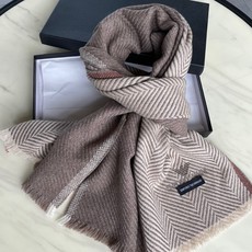 男款人字纹阿玛尼(Arman)披肩且买且珍惜~~男款真的很少,一年也就出几款,都是出口订单所以比较难遇。男人的东西讲究少 男款人字纹阿玛尼(Arman)披肩且买且珍惜~~男款真的很少,一年也就出几款,都是出口订单所以比较难遇。男人的东西讲究少
