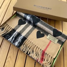 🆕【Bur · 经典♥️桃心】一年四季皆可使用的单品,而且是衣柜不止一条的专属,出镜率No. 1,巴宝莉羊绒围巾奉上无论 🆕【Bur · 经典♥️桃心】一年四季皆可使用的单品,而且是衣柜不止一条的专属,出镜率No. 1,巴宝莉羊绒围巾奉上无论
