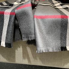 同步官网,巴宝莉经典时尚的情怀。日常时髦实用款】Burberry新款,真的无敌时髦百搭!!独有的格调,这才是大牌最迷人的 同步官网,巴宝莉经典时尚的情怀。日常时髦实用款】Burberry新款,真的无敌时髦百搭!!独有的格调,这才是大牌最迷人的