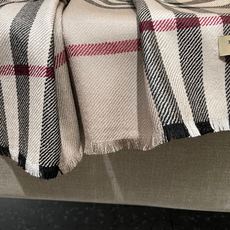 同步官网,巴宝莉经典时尚的情怀。日常时髦实用款】Burberry新款,真的无敌时髦百搭!!独有的格调,这才是大牌最迷人的 同步官网,巴宝莉经典时尚的情怀。日常时髦实用款】Burberry新款,真的无敌时髦百搭!!独有的格调,这才是大牌最迷人的