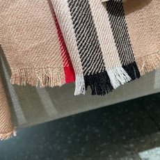 同步官网,巴宝莉经典时尚的情怀。日常时髦实用款】Burberry新款,真的无敌时髦百搭!!独有的格调,这才是大牌最迷人的 同步官网,巴宝莉经典时尚的情怀。日常时髦实用款】Burberry新款,真的无敌时髦百搭!!独有的格调,这才是大牌最迷人的