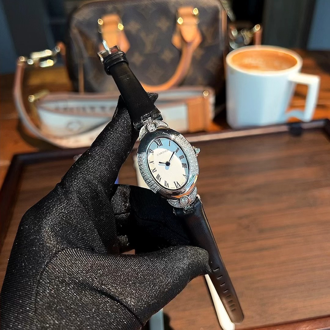 Cartier Watch Luxury Cheap Replica
 Blue Engraving Steel Material Quartz Movement
