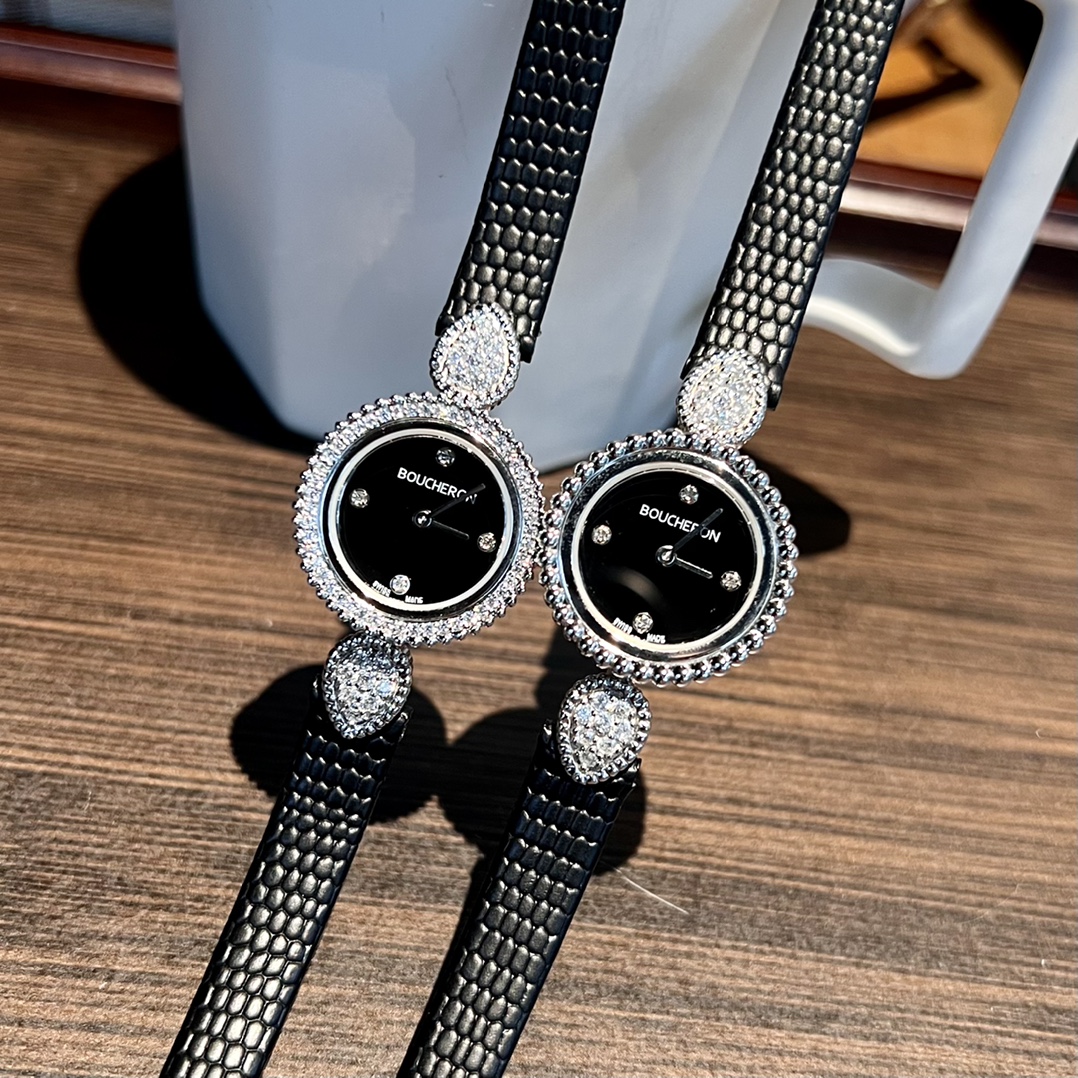 NO:143732,Aperture/diamond ring. The same price for gold and white boucheron The Serpent Boheme series of watches from Boucheron is sincerely launched!  Romantic boho style, elegant and soft; it creates a beautiful watch with classic water drop shape and round bead edge design. It uses a 316L stainless steel case and high-end mother-of-pearl dial equipped with Swiss quartz movement, which is accurate when walking!  The master has hand-studded Mossanite diamonds, and the everlasting charm shining with light and shadow is very touching; it is equipped with a calfskin strap and a round case size of 23 mm, and the wearing effect is noble and elegant, showing the goddess temperament.,,cowhide19860909光圈/钻圈.金白同价 boucheron 宝诗龙的Serpent Boheme 系列腕表诚意上市！ 浪漫的波西米亚风, 优雅而柔美；以经典的水滴形和圆珠包边设计,打造出精美的腕表. 采用316L精钢表壳、高级珍珠贝母表盘搭载瑞士石英机芯,走时精准！由师傅手工镶嵌莫桑钻石低调奢华,闪耀着光与影的恒久魅力十分撩人心扉；装配小牛皮表带、圆形表壳尺寸23毫米,佩戴效果高贵优雅、尽显女神气质.,,cowhide,Watch