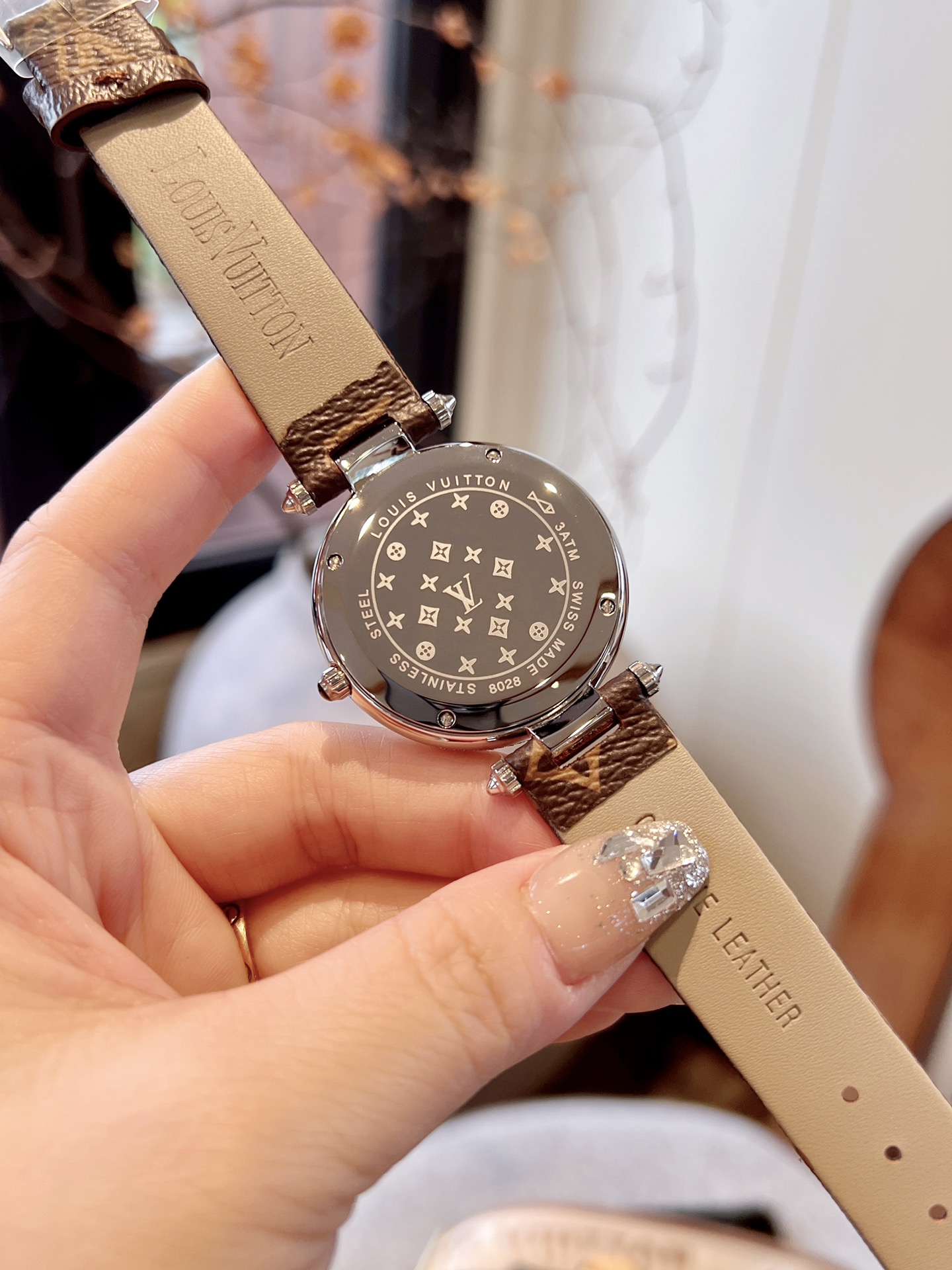 LV 1218 Wristwatch: Elegant Design, Durable Materials, Timeless Style - 图片 8