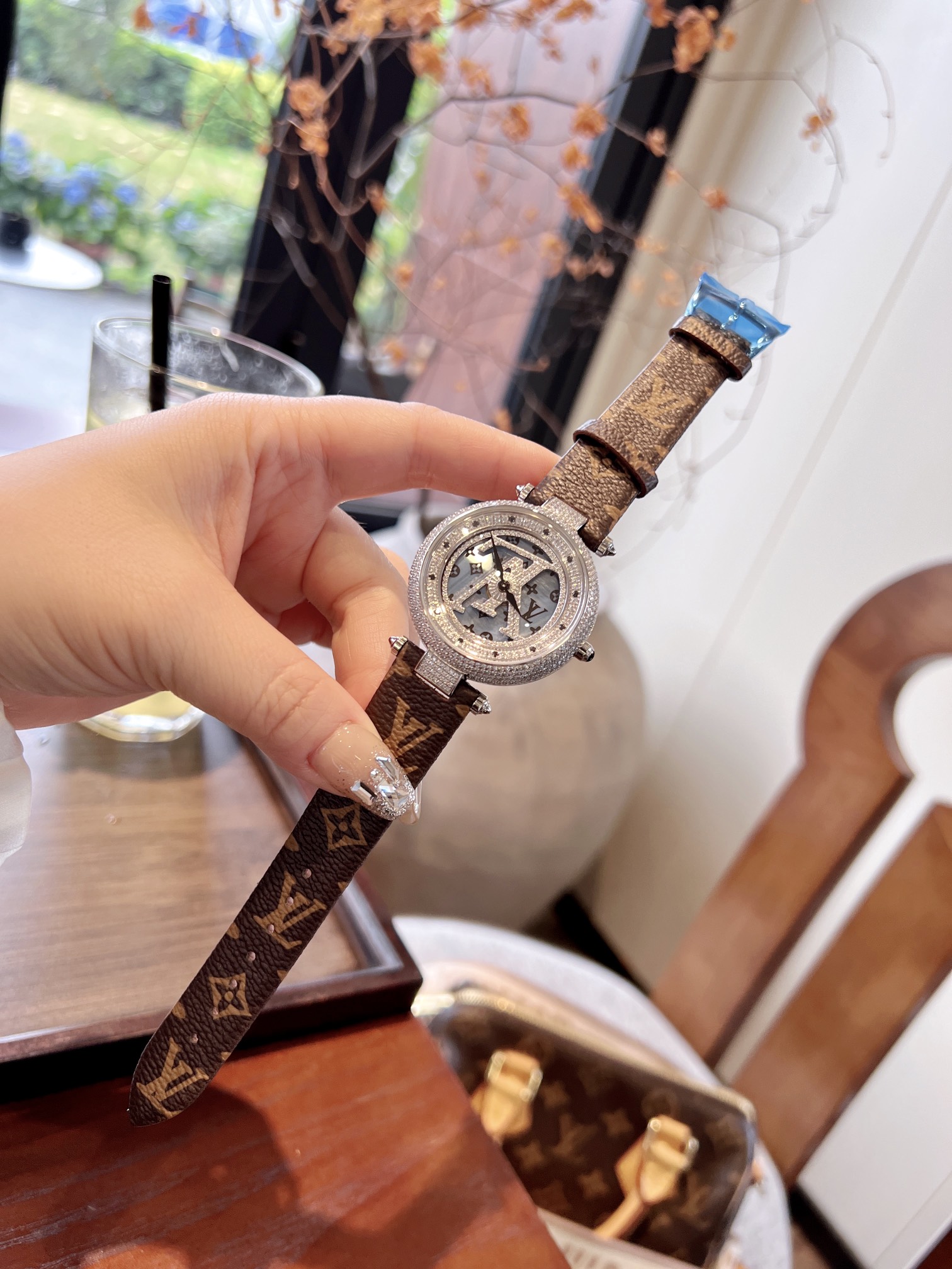 LV 1218 Wristwatch: Elegant Design, Durable Materials, Timeless Style - 图片 6