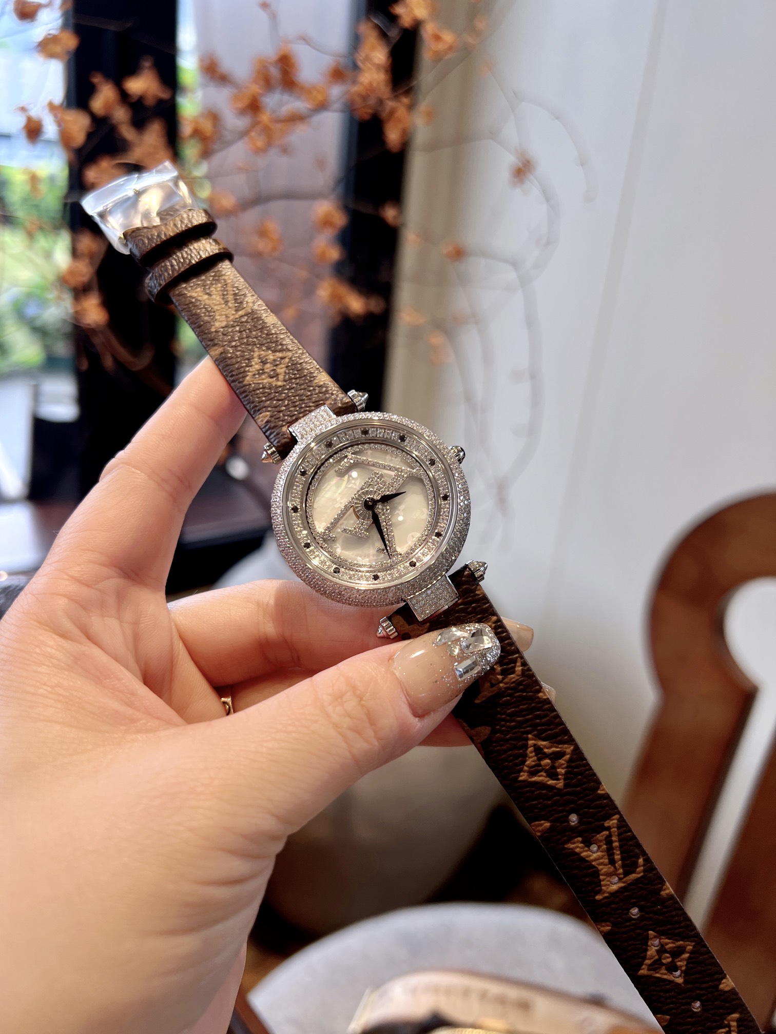 LV 1218 Wristwatch: Elegant Design, Durable Materials, Timeless Style - 图片 1