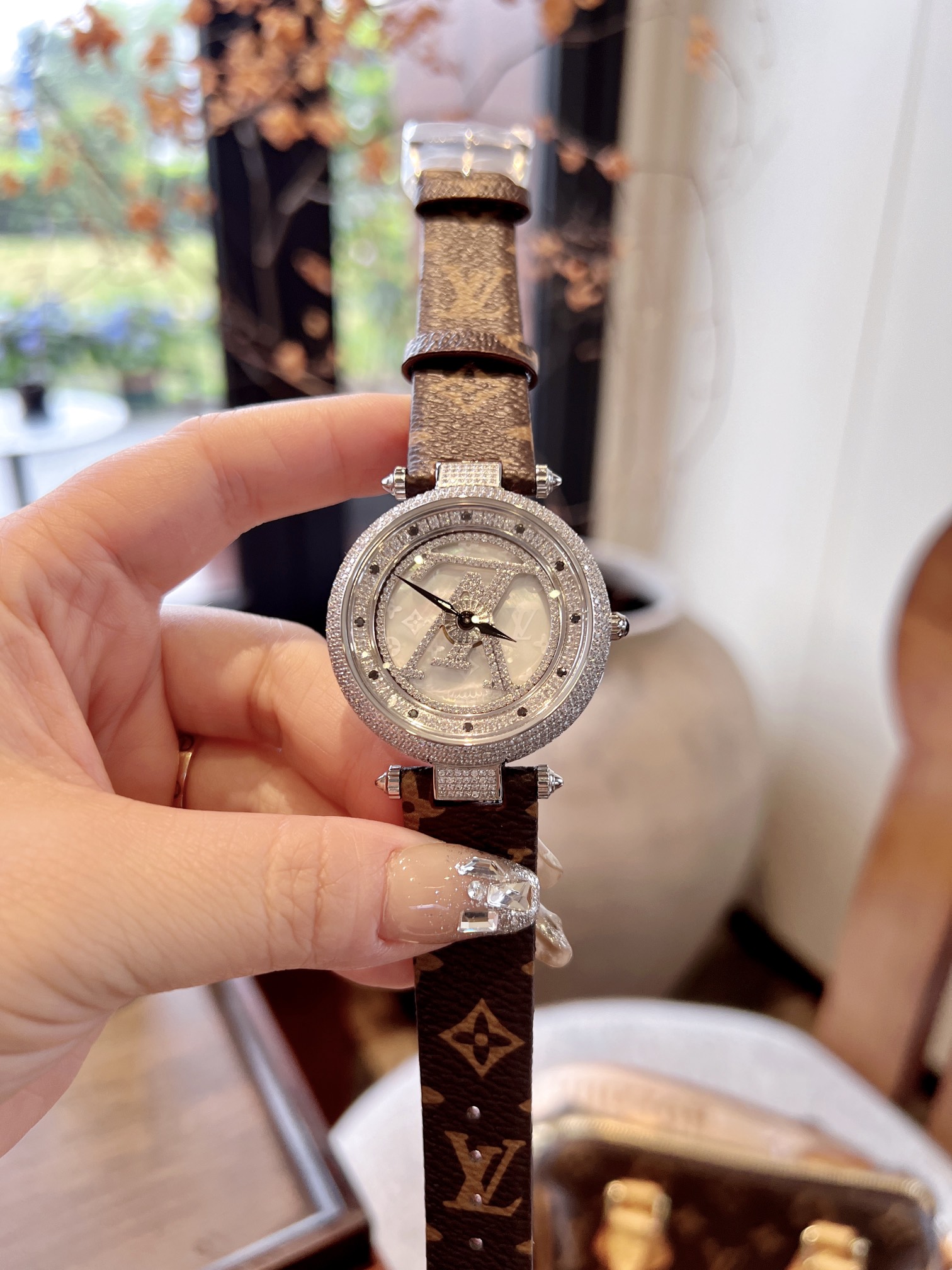 LV 1218 Wristwatch: Elegant Design, Durable Materials, Timeless Style - 图片 5
