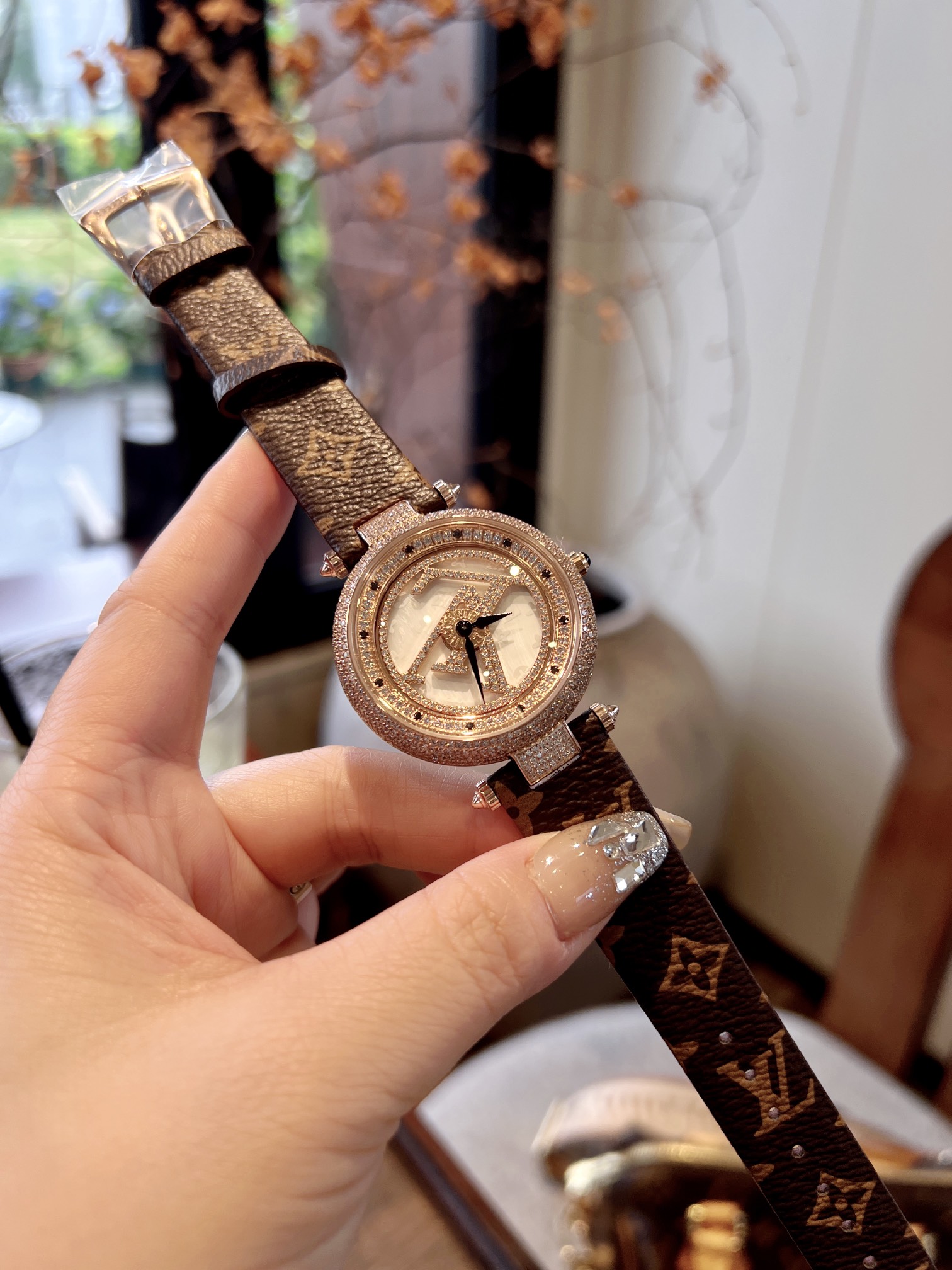 LV 1218 Wristwatch: Elegant Design, Durable Materials, Timeless Style - 图片 3