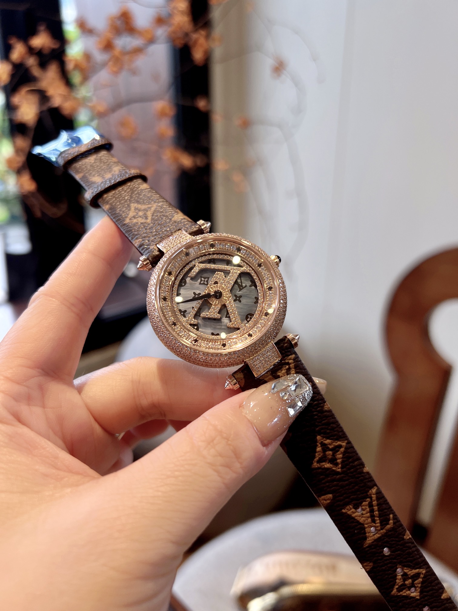 LV 1218 Wristwatch: Elegant Design, Durable Materials, Timeless Style - 图片 4